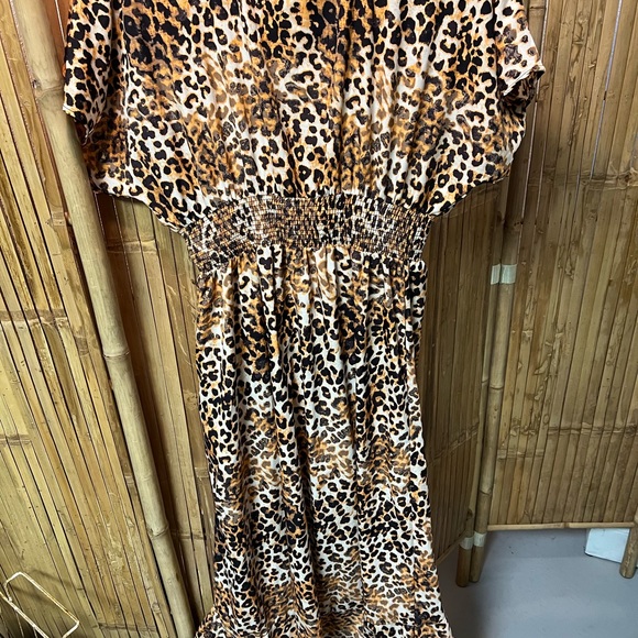 Animal print/ polyester. Size M/L. Ties at waist. Ankle length. - Picture 5 of 5